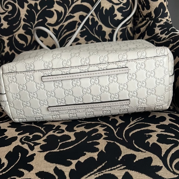 Authentic Gucci Medium Size Tote/Shoulder Bag - Picture 3 of 11